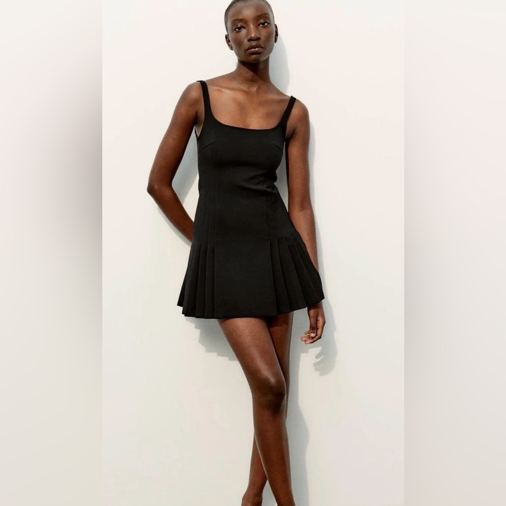 Zara Short Pleated Dress in Black size XS